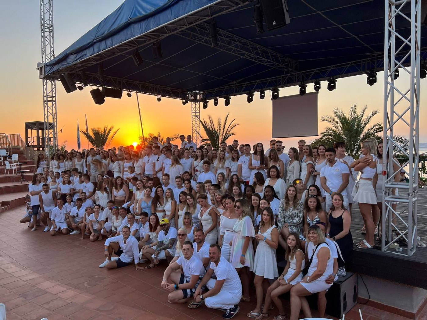 Team-Event bei Sonnenuntergang