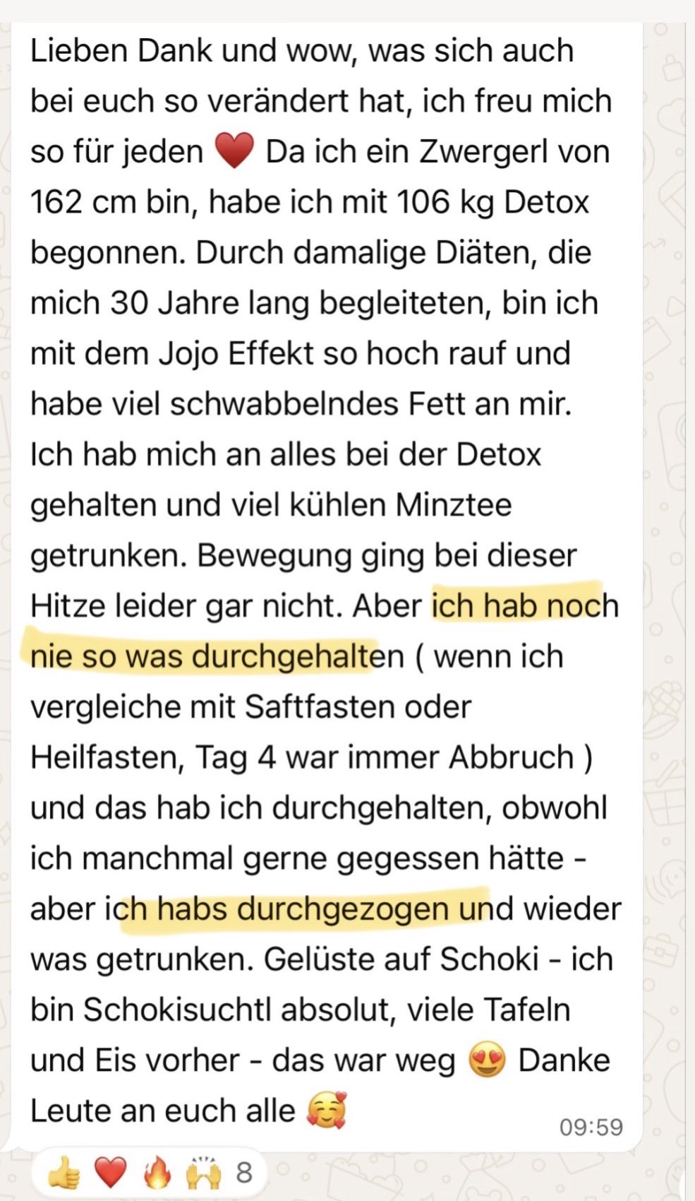 WhatsApp-Nachricht einer Teilnehmerin: Start mit 106 kg bei 162 cm Körpergröße, nach 30 Jahren Diäten und Jojo-Effekt. Sie schreibt, sie habe noch nie etwas so durchgehalten, und die Gelüste auf Schokolade seien weg.